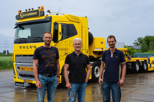 FH16-700 8x4